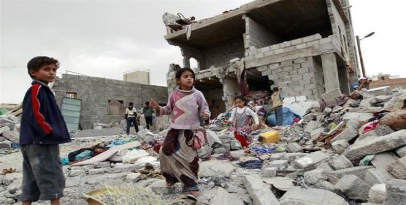Miles de niños deambulan en Yemen en busca de alimentos. Foto: Internet
