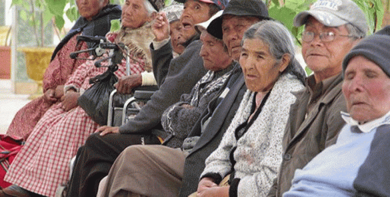 Ancianos bolivianos se beneficiarán con la nueva medida fruto de las nuevas políticas económicas del presidente Evo Morales. Foto tomada de Internet