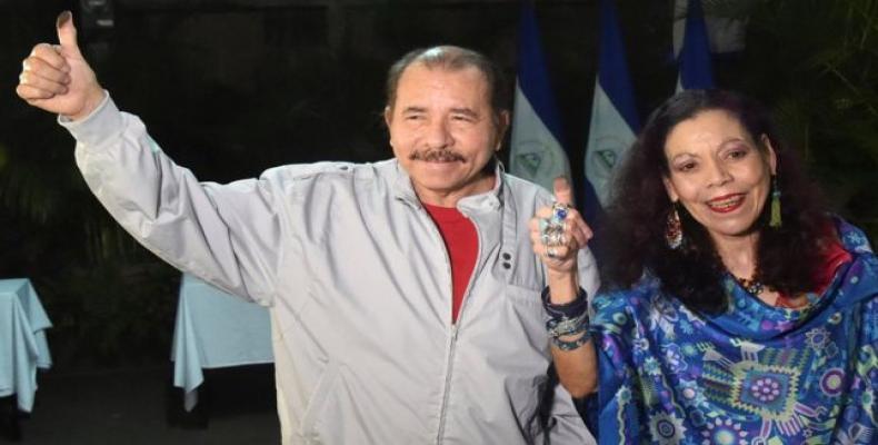 A Daniel Ortega y Rosario Murillo les satisfacen los resultados del proceso eleccionario en la nación caribeña. Foto: Archivo