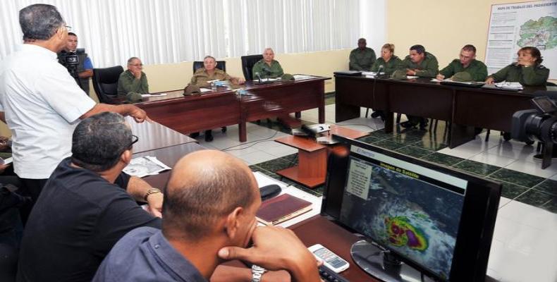 Raúl Castro en reunión del Consejo de Defensa de Guantánamo