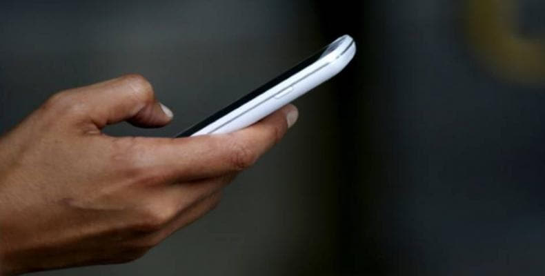 U.S. president to send alert to all cell phones. Photo: AP