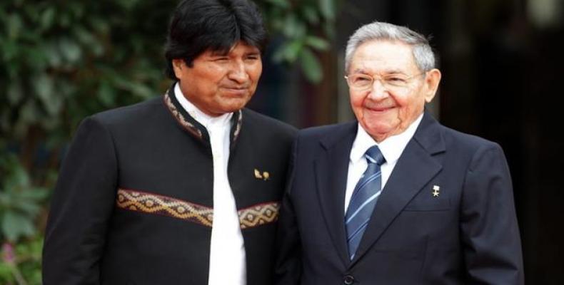 Morales with Raúl Castro in one of his visits to Havana. File photo