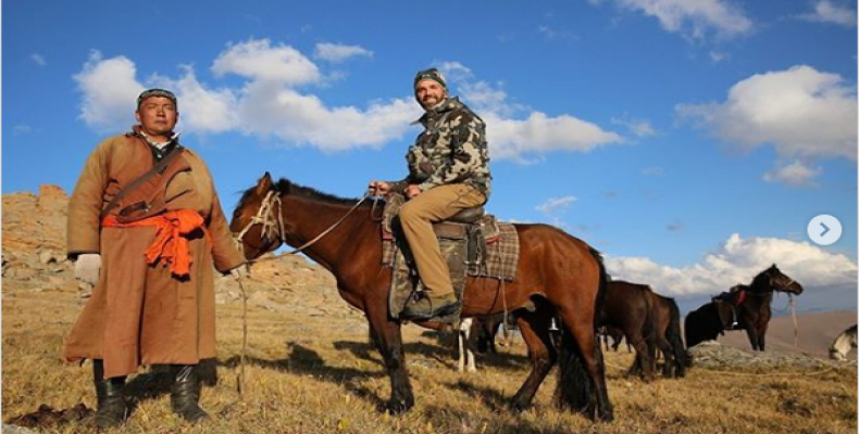 Trump, Donald Jr, durante una expedición realizada a Mongolia para la exótica cacería de carneros argali. Foto / El Confidencial