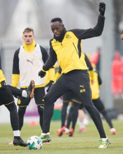 usain Bolt entrena con el Borussia. Foto: lospleyers.com