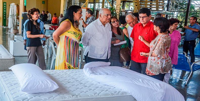 Ricardo Cabrisas trairas la negocan foiron en Expocuba Ricardo Cabrisas trairas la negocan foiron en Expocuba