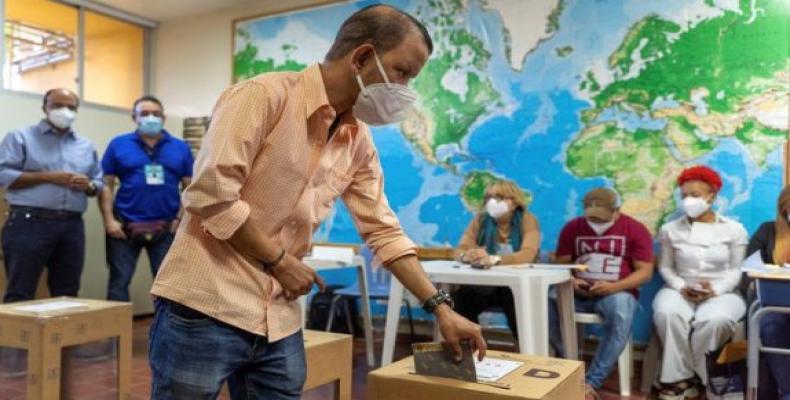 Les élections se sont déroulées en République dominicaine avec pour toile de fond une flambée de cas de Covid-19. Photo: EFE