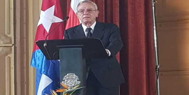 El historiador cubano, Eusebio Leal, durante su conferencia magistral, en Costa Rica, sobre la restauración de La Habana Vieja.(Imagen:PL)