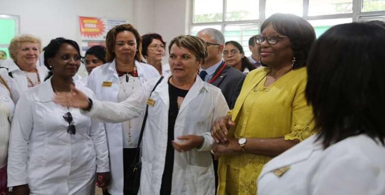 Carissa Etienne visitó el policlínico 'Carlos Verdugo', de Matanzas, donde constató el control de la hipertensión arterial. Foto: PL