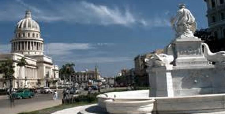 La fontaine de l'Inde, à La Havane. En second plan, le Capitole.