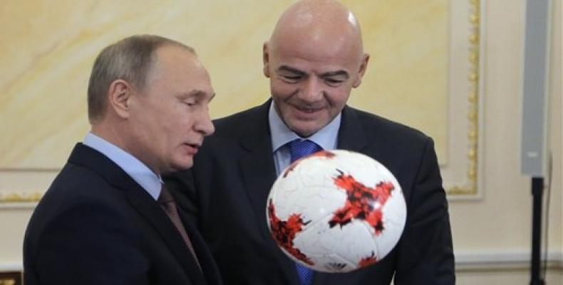 Putin e Infantino. Foto: Enpelotas.com