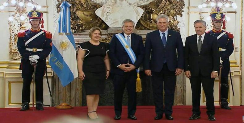 El nuevo presidente argentino se congratula con la visita de su homólogo cubano. Foto: Presidencia Cuba