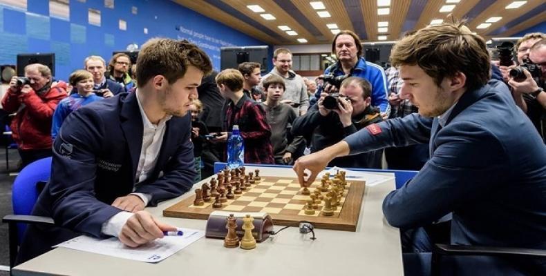 Radio Habana Cuba  Kariakin leva vantagem sobre Carlsen pelo troféu mundial  de xadrez