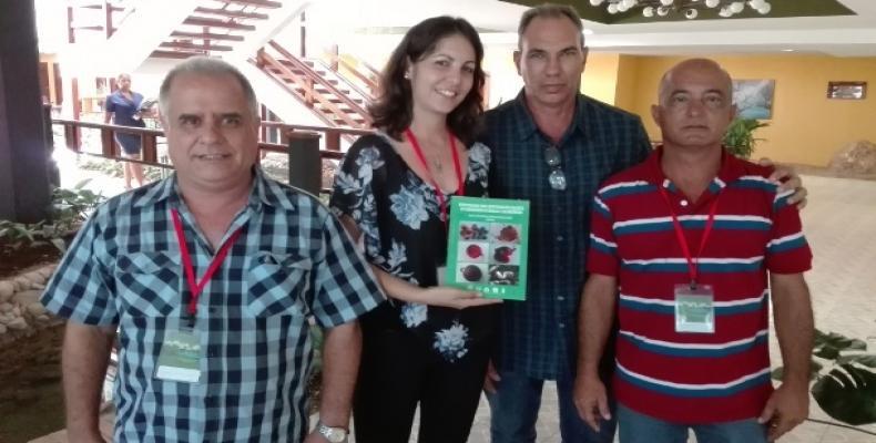libro publicado por el Instituto de Ecología y Sistemática. (Foto:Lorenzo Oquendo/RHC) libro publicado por el Instituto de Ecología y Sistemática. (Foto:Lorenzo Oquendo/RHC)