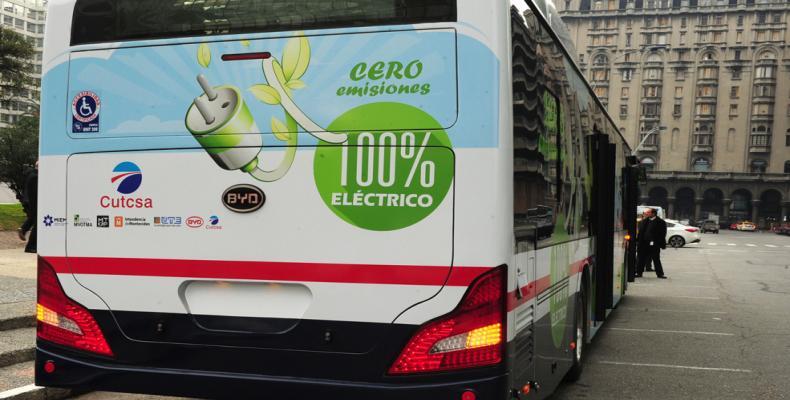 Primer ómnibus eléctrico que circulará por Montevideo. (Foto/teledoce.com)