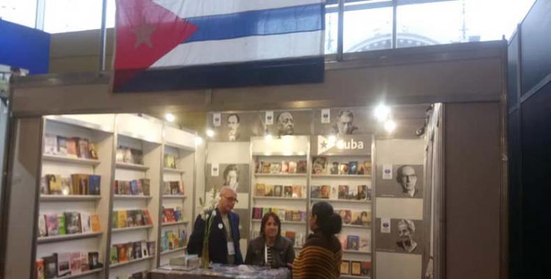 El stand exhibe y comercializa lo más representantativo de la mayor isla del Caribe. Fotos: Maylin Vidal