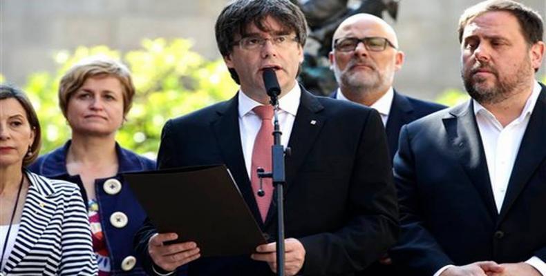 El presidente del gobierno regional de Cataluña, Carles Puigdemont, hizo el anuncio