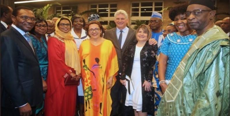 El Presidente cubano con embajadores africanos. Foto: Cuenta de Twitter de Bruno Rodríguez, Canciller