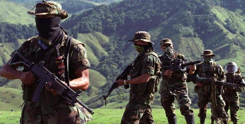 Grupos paramilitares en Colombia. Foto/Pacifista.