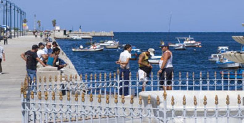 La bahía de La Habana es un sitio donde acuden todas las generaciones de cubanos. Fotos: Archivo