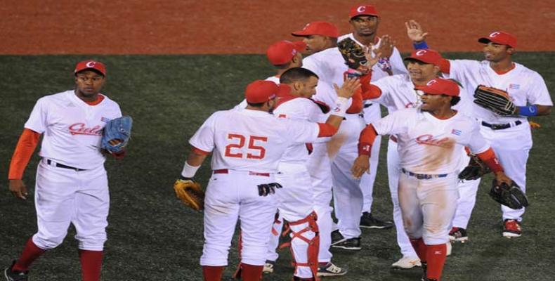 Cuba celebrando triunfo ante México en Serie del Caribe 2018. Texto y foto: Yasiel Cancio.