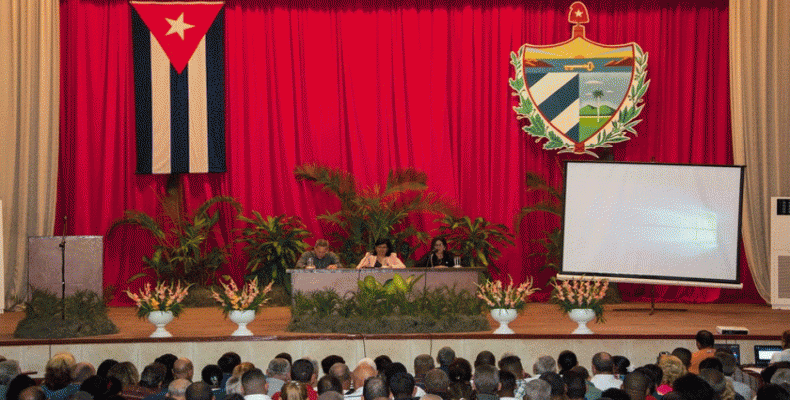 Los intendentes presidirán los Consejos de la Administración en cada territorio. Fotos: Rafael Fernández, Yaciel Peña y John Vila