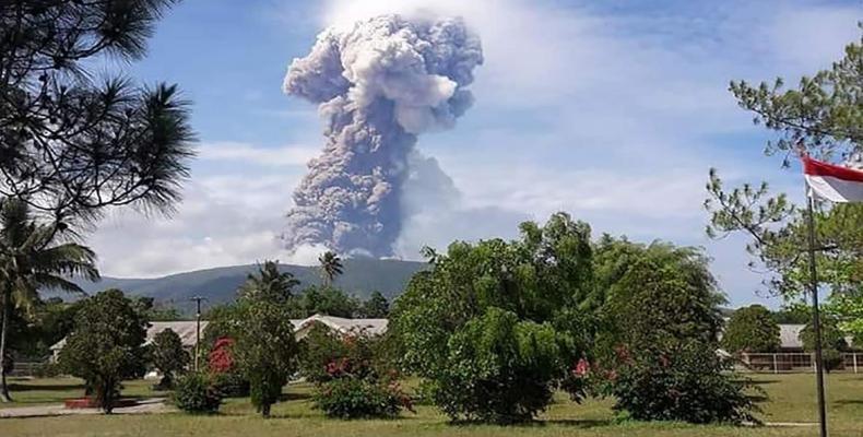 Alertan en Indonesia por erupción de volcán. Foto: El Periódico.
