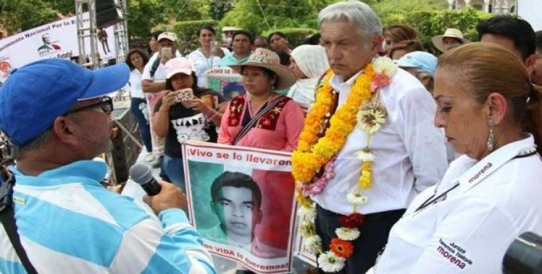 AMLO se había reunido en mayo pasado con familiares de los desaparecidos de Ayotzinapa