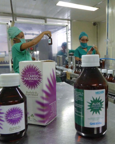 Crece la producción de medicamentos con componentes naturales.Foto:Internet.