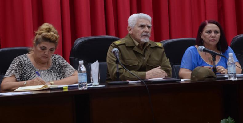 El vicepresidente cubano insistió en la necesidad de incrementar las capacidades en la producción local de materiales de construcción.Fotos:Oscar Alfonso.ACN.