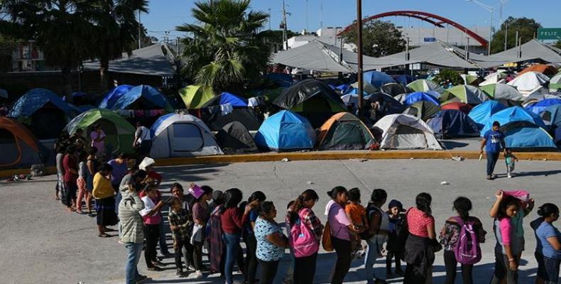Migrants wait in line for a meal outside the Human Repatriation office in Matamoros.  (Photo: File: Loren Elliott/Reuters)