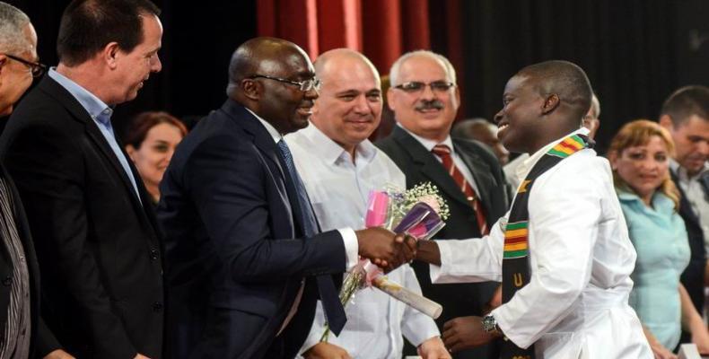 Ghanaian student Ahmed Ayebeng Owusu was the best foreign graduate at the Victoria de Giron Medical School