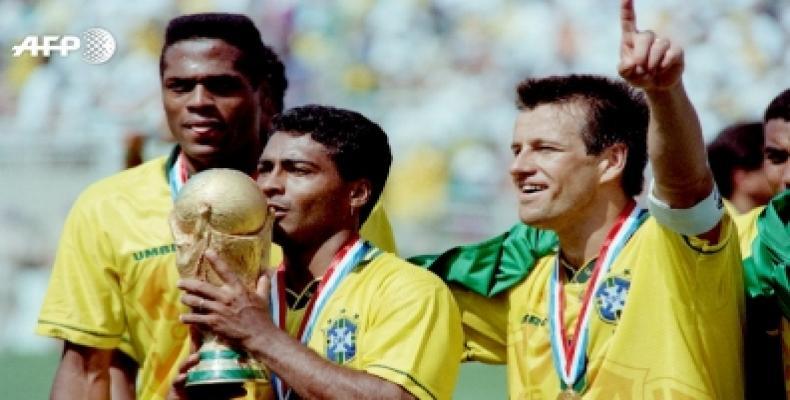 Romario, Dunga y otros jugadores en 1994. Foto: AFP