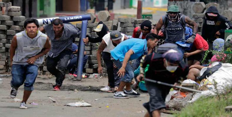 Los elementos violentos ingresaron a un área en construcción y asaltaron a los guardias de seguridad para sustraerles armas.Foto:Internet.