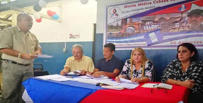Los integrantes de la Brigada Médica Cubana en Guatemala aportaron sus criterios sobre el proyecto de Constitución.Foto:CMHW.