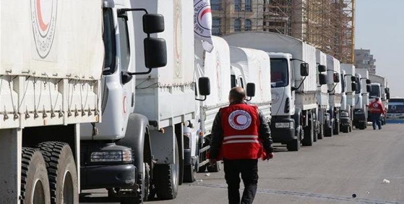 A Syrian Arab Red Crescent (SARC) convoy prepares to leave Damascus to the besieged areas of Madaya and Zabadani during an operation in coordination with the UN