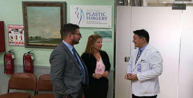 La especialista cubana Yanisbel Ortiz asesora a médicos en Mongolia en el uso del Heberprot P.Foto:PL.