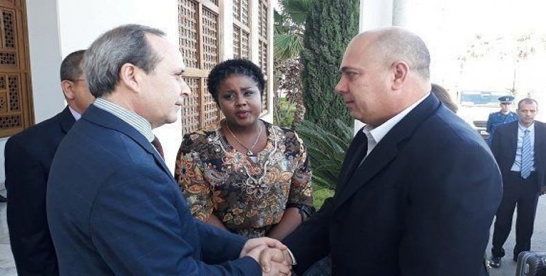 Prime minister of Algeria receives visiting Cuban health minister. Photo: Cubadebate