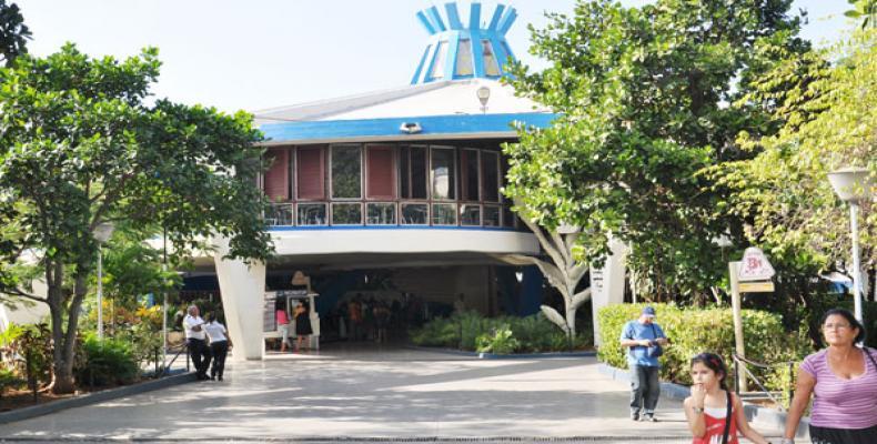 La heladería Coppelia, ubicada en la Rampa, cuenta entre las preferencias de quienes visitan La Habana. Foto: Opciones