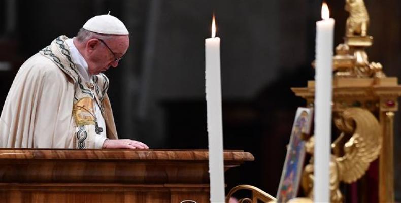 Pope Francis leaves after he delivered his New Year message in St. Peter's Basilica on December 31, 2017. (Photo by AFP)