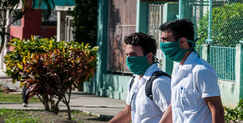 Les étudiants en médecine jouent un rôle de premier plan dans la recherche épidémiologique, porte à porte, de nouveaux cas de covid-19.