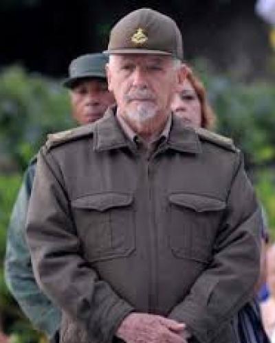 Valdés Menéndez  visitó también la granja Nipe, la cual se beneficiará con las aguas del canal Nipe-Deleyte-Cosme Herrera. Foto tomada de Cubadebate.