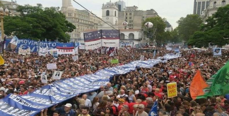 Des milliers de personnes ont manifesté à Buenos Aires à l'occasion de la journée de la Mémoire, pour la Justice et la Vérité.
