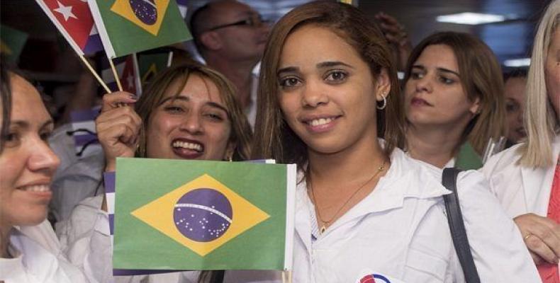 Cuban doctors continue returning home.  Photo: Cuba Debate