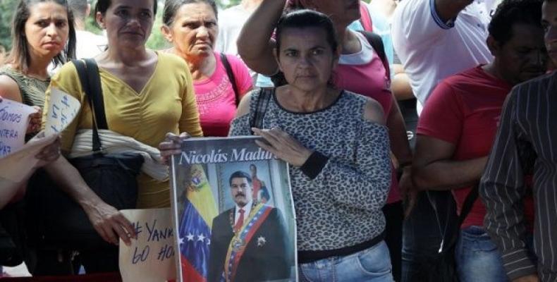 A woman holds an image of Venezuela's President Maduro as she attends a rally with pro-government supporters in San Antonio.  Photo: Reuters