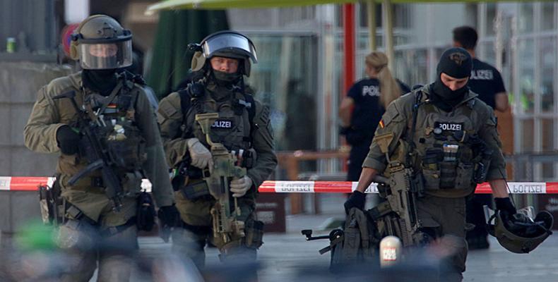 Policías en una estación de tren en Colonia, Alemania, el 15 de octubre de 2018. Oliver Berg / AFP