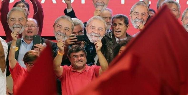 Supporters of Lula da Silva rally over the weekend.  Photo: Reuters