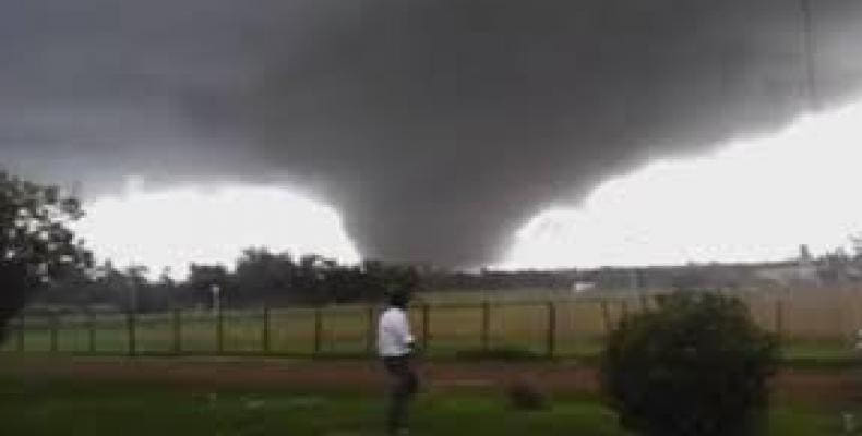 Impresionante tornado dejó tres muertos en Uruguay (foto www.lavoz.com.ar)