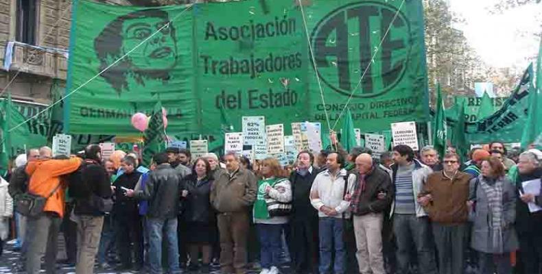 Se movilizan hoy otra vez trabajadores estatales argentinos