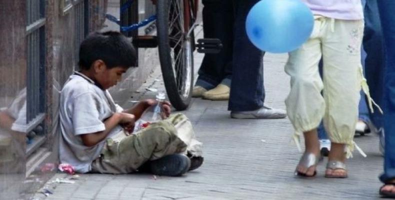 Argentinean child begging on the streets of Buenos Aires.  (Photo: Reuters)