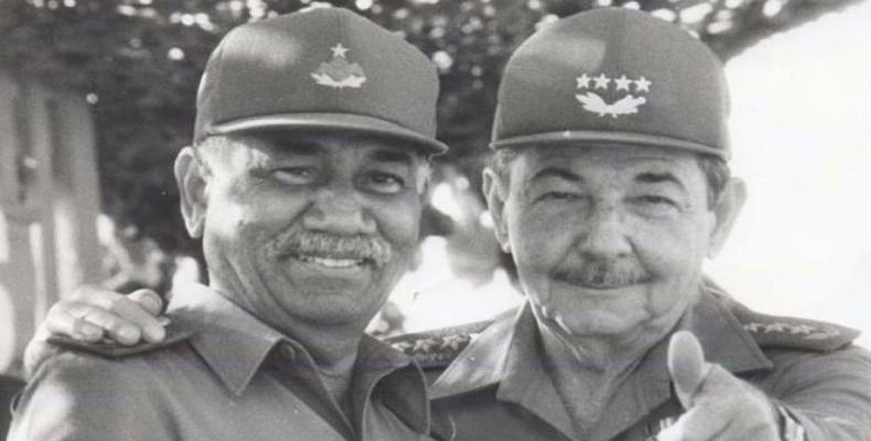 Juan Almeida y Raúl Castro. Foto: JR